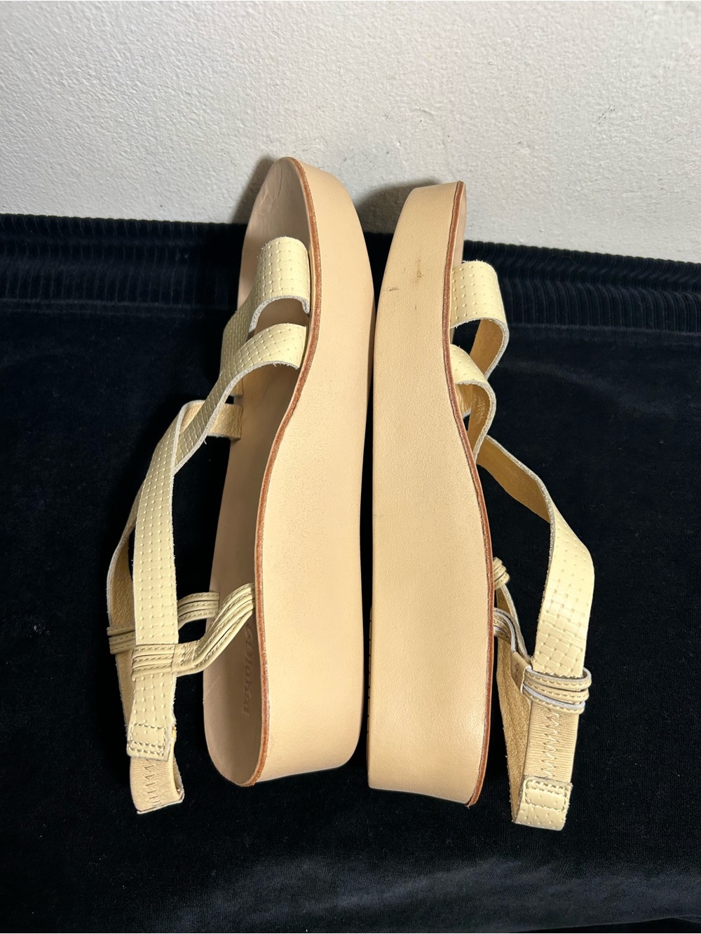 Olukai Comfort Cross-Strap Sandals in Light Yellow Sz 8 - Picture 8 of 10
